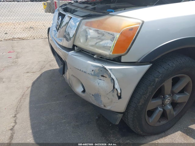 44927809 :رقم المزاد ، 1N6BA0ED8FN506637 vin ، 2015 Nissan Titan Sv مزاد بيع