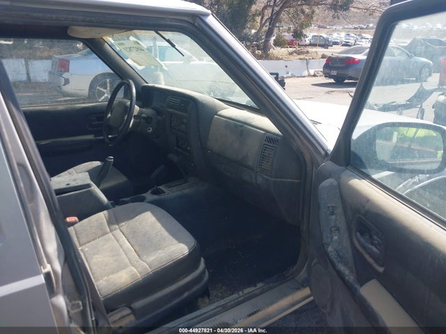 44927821 :رقم المزاد ، 1J4FF48S51L589532 vin ، 2001 Jeep Cherokee Sport مزاد بيع