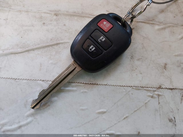 JTMZFREV6JJ171605 Toyota RAV4 LE