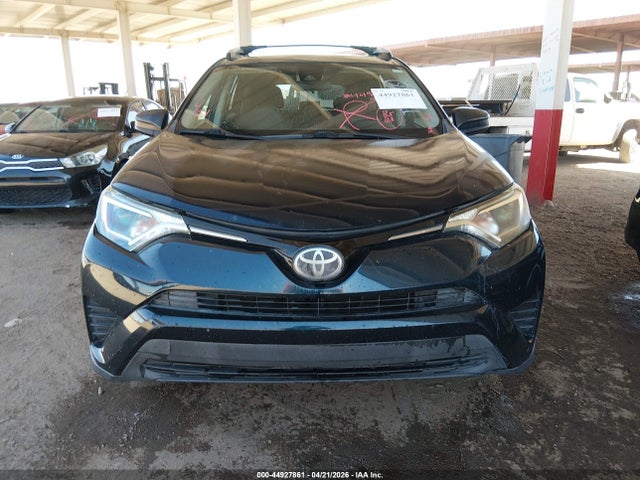 JTMZFREV6JJ171605 Toyota RAV4 LE
