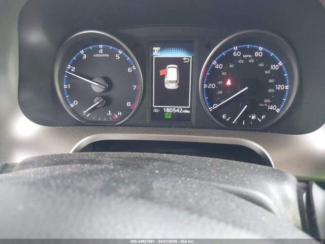 JTMZFREV6JJ171605 Toyota RAV4 LE