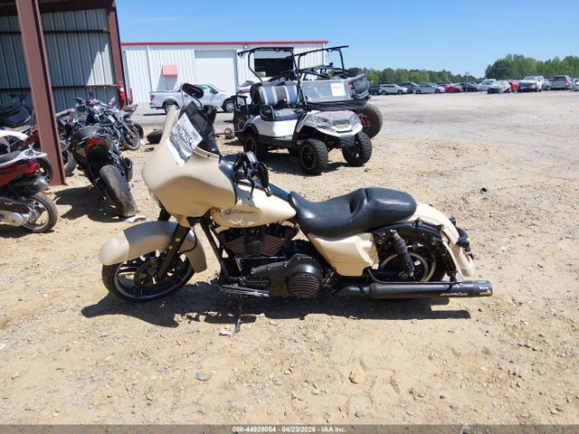 1HD1KRM18EB605416 Harley-Davidson Flhxs Street Glide Special