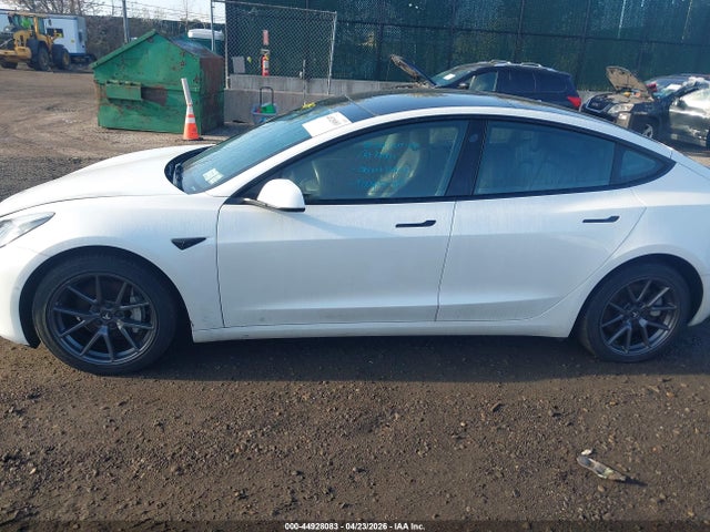 2022 Tesla Model 3 Long Range Dual Motor All-wheel Drive მანქანა იყიდება აუქციონზე, vin: 5YJ3E1EB4NF182499, აუქციონის ნომერი: 44928083