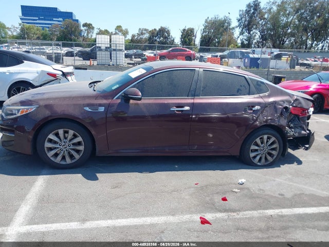 Продаж на аукціоні авто 2017 Kia Optima Lx, vin: 5XXGT4L38HG141377, номер лоту: 44928166