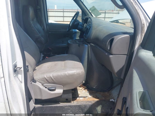 44928355 :رقم المزاد ، 1FTRE14282HA17207 vin ، 2002 Ford E-150 Commercial/recreational مزاد بيع