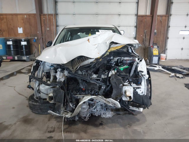 2021 Honda Hr-v Awd Lx მანქანა იყიდება აუქციონზე, vin: 3CZRU6H3XMM715913, აუქციონის ნომერი: 44928519