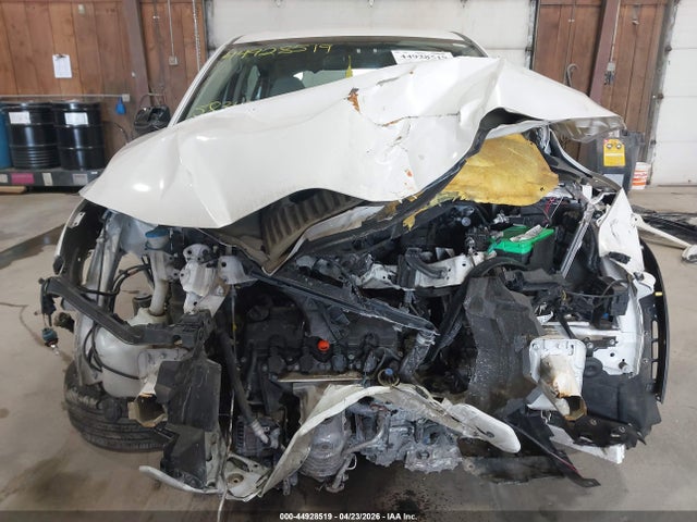 2021 Honda Hr-v Awd Lx მანქანა იყიდება აუქციონზე, vin: 3CZRU6H3XMM715913, აუქციონის ნომერი: 44928519