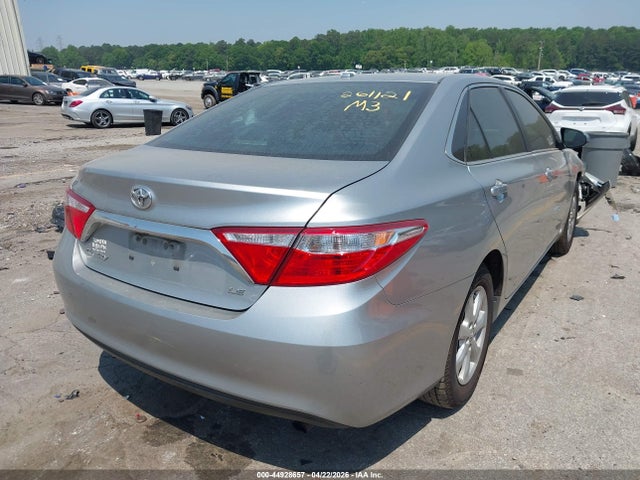 2015 Toyota Camry Le მანქანა იყიდება აუქციონზე, vin: 4T1BF1FK4FU943625, აუქციონის ნომერი: 44928657