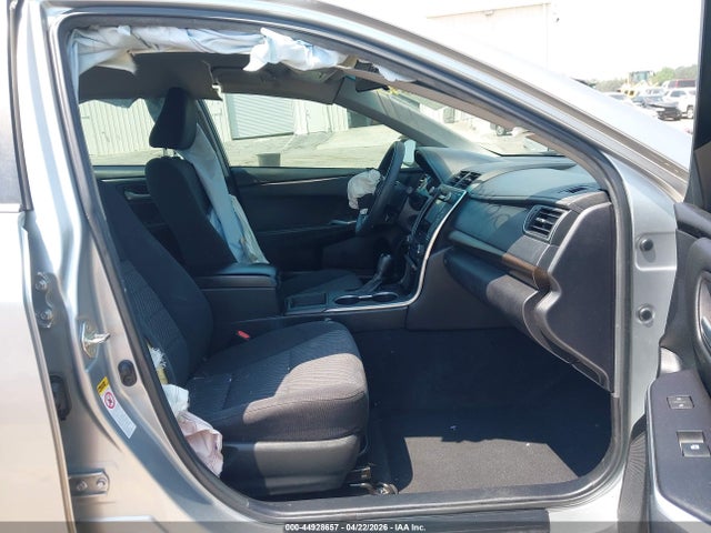 2015 Toyota Camry Le მანქანა იყიდება აუქციონზე, vin: 4T1BF1FK4FU943625, აუქციონის ნომერი: 44928657