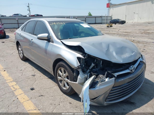 2015 Toyota Camry Le მანქანა იყიდება აუქციონზე, vin: 4T1BF1FK4FU943625, აუქციონის ნომერი: 44928657