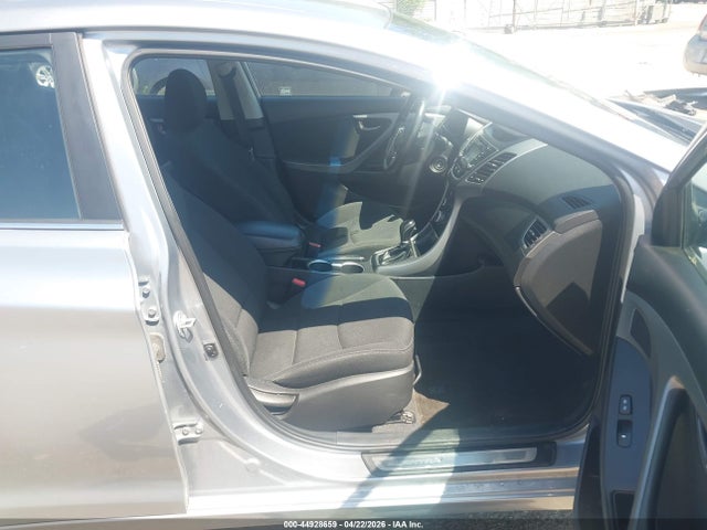 Продажа на аукционе авто 2015 Hyundai Elantra Se, vin: 5NPDH4AE3FH581484, номер лота: 44928659