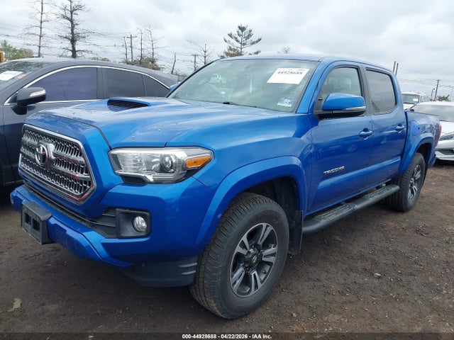 44928688 :رقم المزاد ، 3TMCZ5AN5HM093164 vin ، 2017 Toyota Tacoma Trd Sport مزاد بيع