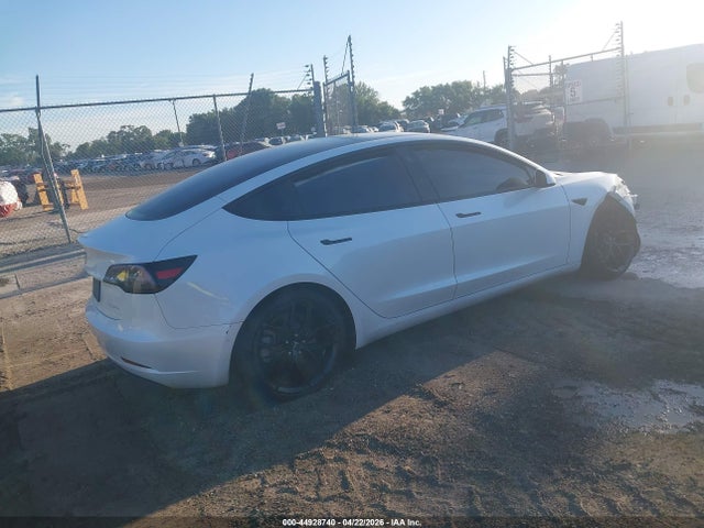 2022 Tesla Model 3 Long Range Dual Motor All-wheel Drive მანქანა იყიდება აუქციონზე, vin: 5YJ3E1EB4NF195513, აუქციონის ნომერი: 44928740