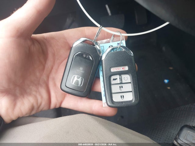 44928939 :رقم المزاد ، 5FNYF8H57LB018842 vin ، 2020 Honda Passport Awd Ex-l مزاد بيع
