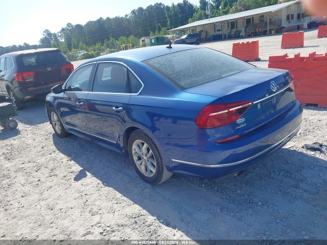 2017 Volkswagen Passat 1.8t S მანქანა იყიდება აუქციონზე, vin: 1VWAT7A38HC024311, აუქციონის ნომერი: 44928946