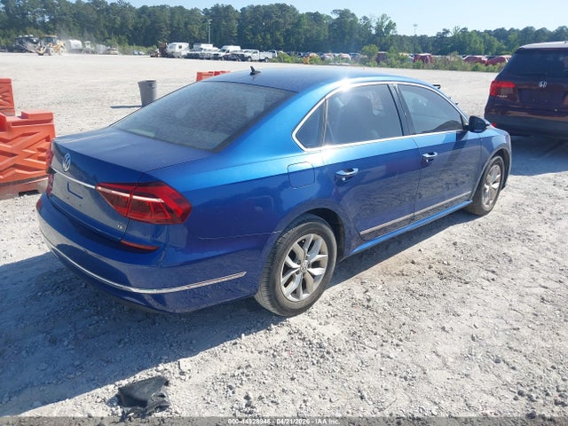 2017 Volkswagen Passat 1.8t S მანქანა იყიდება აუქციონზე, vin: 1VWAT7A38HC024311, აუქციონის ნომერი: 44928946