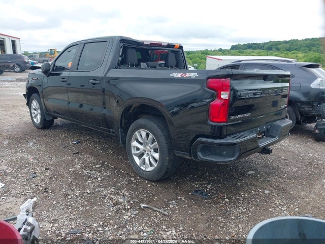 44929021 :رقم المزاد ، 1GCPYBEK6MZ402555 vin ، 2021 Chevrolet Silverado 1500 4wd  Short Bed Custom مزاد بيع