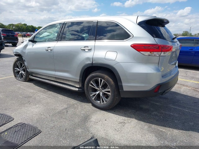44929161 :رقم المزاد ، 5TDZARFH1KS045258 vin ، 2019 Toyota Highlander Le مزاد بيع