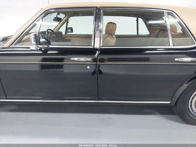1989 Rolls-royce Silver Spur მანქანა იყიდება აუქციონზე, vin: SCAZN02A0KCX26674, აუქციონის ნომერი: 44929225