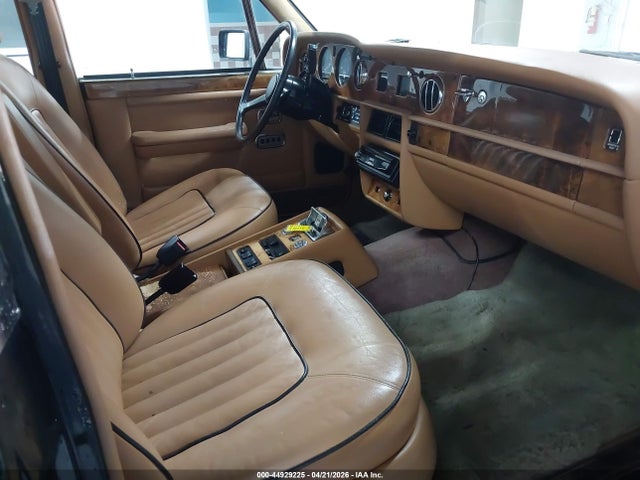 1989 Rolls-royce Silver Spur მანქანა იყიდება აუქციონზე, vin: SCAZN02A0KCX26674, აუქციონის ნომერი: 44929225