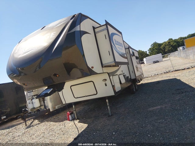 2015 Heartland Elkridge E289 მანქანა იყიდება აუქციონზე, vin: 5SFRG3126FE290063, აუქციონის ნომერი: 44929248