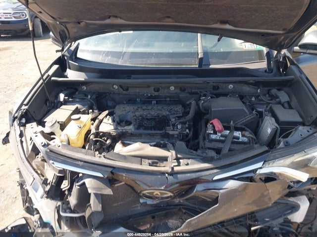 JTMBFREV7JJ732203 Toyota RAV4 LE