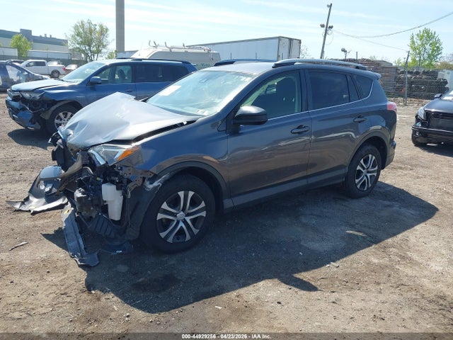 JTMBFREV7JJ732203 Toyota RAV4 LE