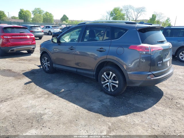 JTMBFREV7JJ732203 Toyota RAV4 LE