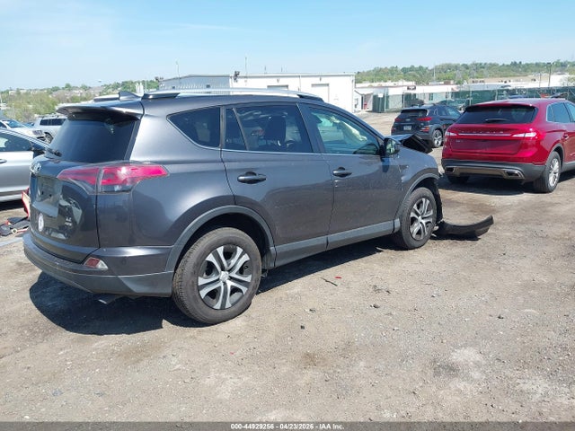 JTMBFREV7JJ732203 Toyota RAV4 LE