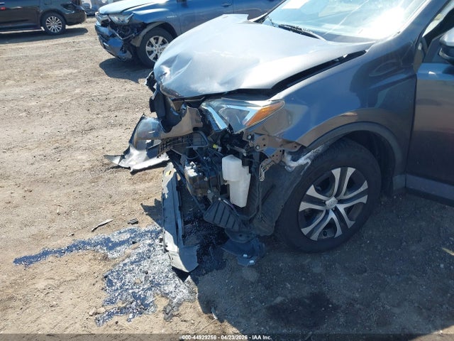 JTMBFREV7JJ732203 Toyota RAV4 LE