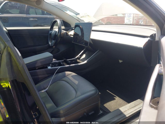 2018 Tesla Model 3 მანქანა იყიდება აუქციონზე, vin: 5YJ3E1EA2JF013356, აუქციონის ნომერი: 44929380