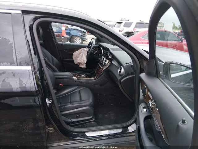 44929415 :رقم المزاد ، WDC0G4KB2HF232829 vin ، 2017 Mercedes-benz Glc 300 4matic مزاد بيع
