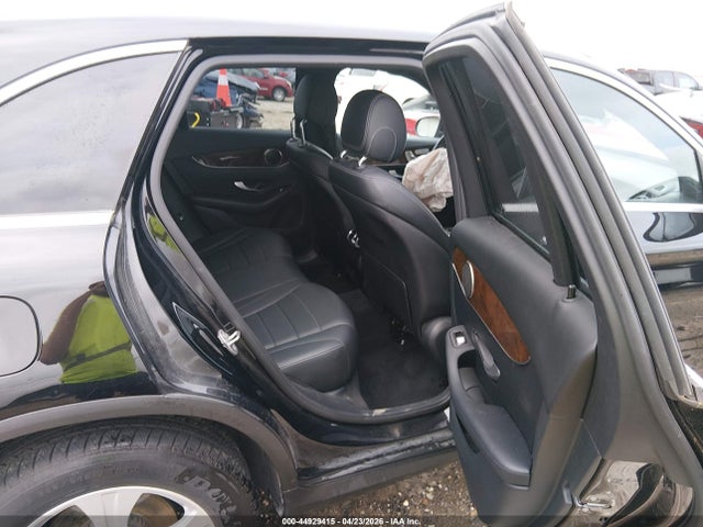 44929415 :رقم المزاد ، WDC0G4KB2HF232829 vin ، 2017 Mercedes-benz Glc 300 4matic مزاد بيع