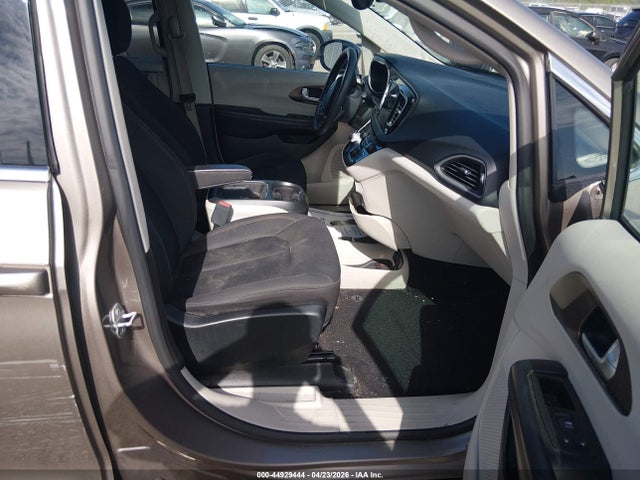 Продаж на аукціоні авто 2017 Chrysler Pacifica Touring Plus, vin: 2C4RC1BG6HR844916, номер лоту: 44929444