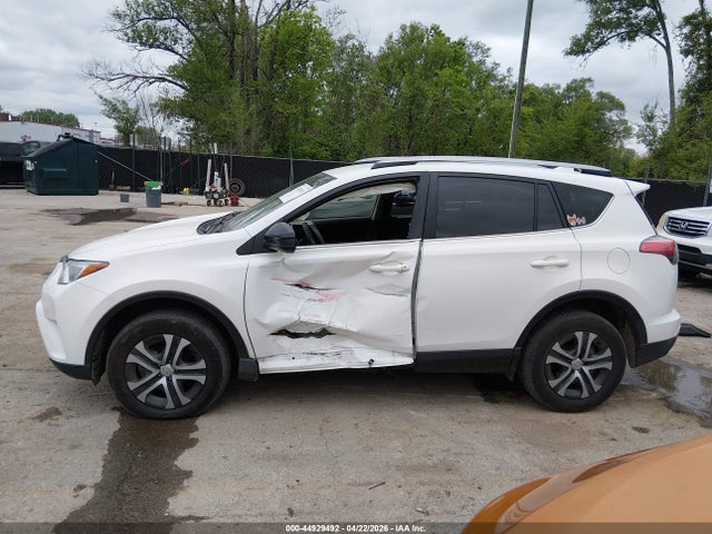 Продажа на аукционе авто 2018 Toyota Rav4 Le, vin: JTMZFREV1JJ212027, номер лота: 44929492