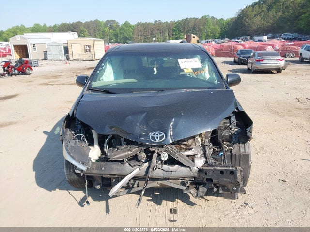 5TDYK3DC5FS531350 Toyota Sienna Xle Premium 8 Passenger