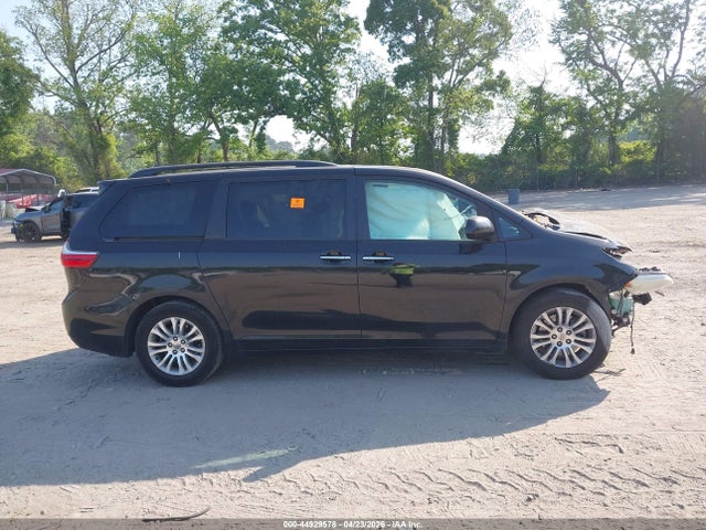5TDYK3DC5FS531350 Toyota Sienna Xle Premium 8 Passenger