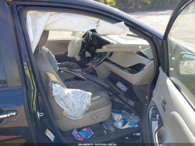 5TDYK3DC5FS531350 Toyota Sienna Xle Premium 8 Passenger