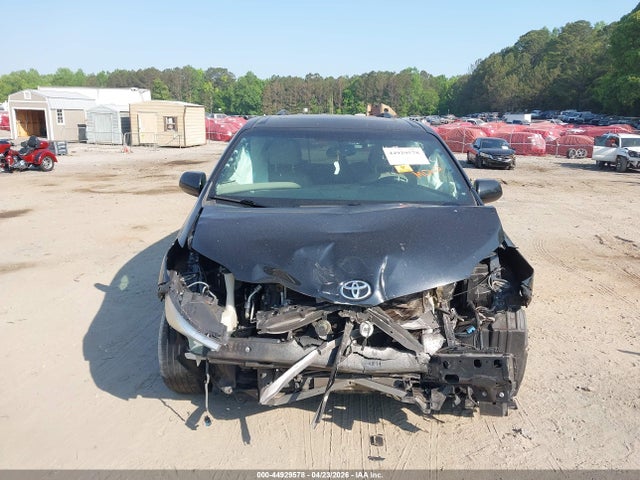 5TDYK3DC5FS531350 Toyota Sienna Xle Premium 8 Passenger