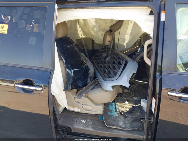 5TDYK3DC5FS531350 Toyota Sienna Xle Premium 8 Passenger