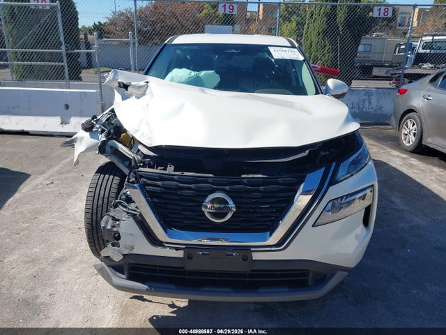 JN8AT3BA8MW004971 Nissan Rogue Sv Fwd