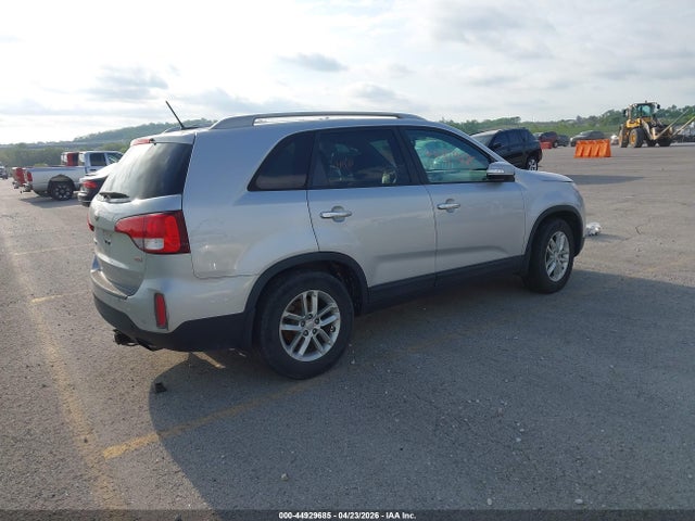 Продаж на аукціоні авто 2015 Kia Sorento Lx, vin: 5XYKT3A65FG587609, номер лоту: 44929685
