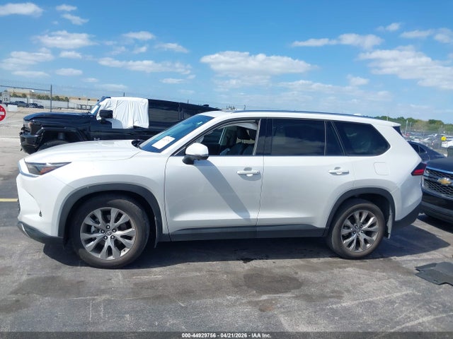 Toyota Grand Highlander Limited 2025 5TDAAAA53SS020261 Image 14