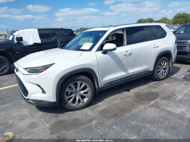 Toyota Grand Highlander Limited 2025 5TDAAAA53SS020261 Image 2