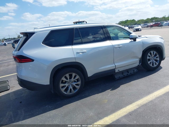 Toyota Grand Highlander Limited 2025 5TDAAAA53SS020261 Image 4