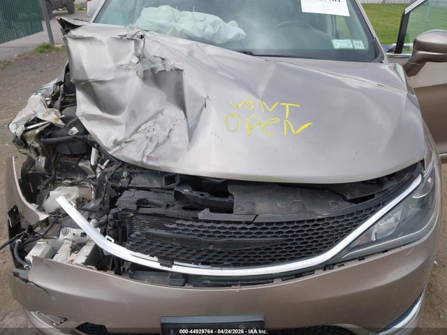 44929764 :رقم المزاد ، 2C4RC1BG9HR540091 vin ، 2017 Chrysler Pacifica Touring-l مزاد بيع