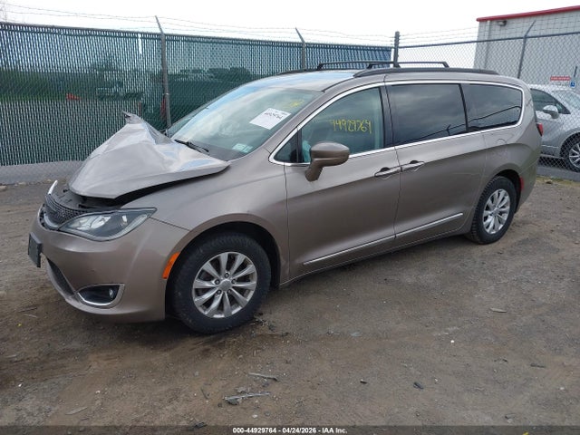 44929764 :رقم المزاد ، 2C4RC1BG9HR540091 vin ، 2017 Chrysler Pacifica Touring-l مزاد بيع