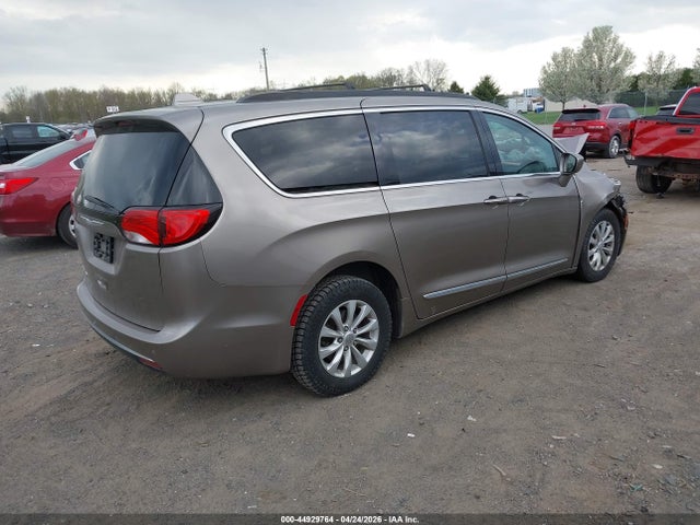 44929764 :رقم المزاد ، 2C4RC1BG9HR540091 vin ، 2017 Chrysler Pacifica Touring-l مزاد بيع