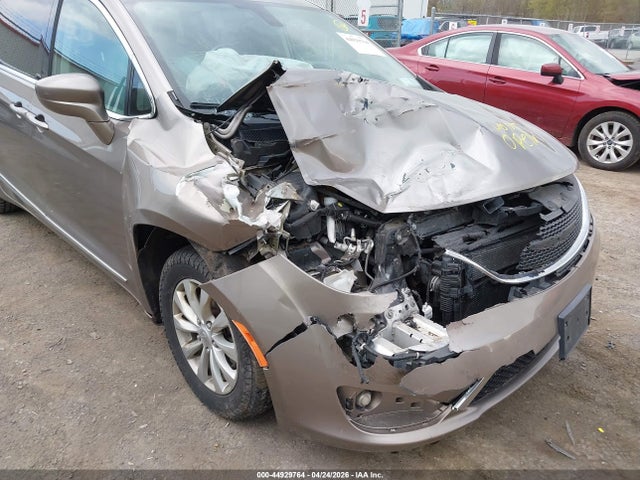 44929764 :رقم المزاد ، 2C4RC1BG9HR540091 vin ، 2017 Chrysler Pacifica Touring-l مزاد بيع