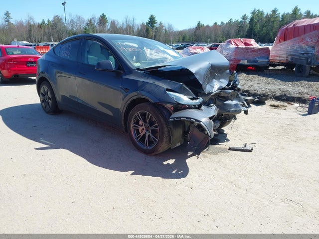 2024 Tesla Model Y Long Range Dual Motor All-wheel Drive მანქანა იყიდება აუქციონზე, vin: 7SAYGDEE7RA299673, აუქციონის ნომერი: 44929804